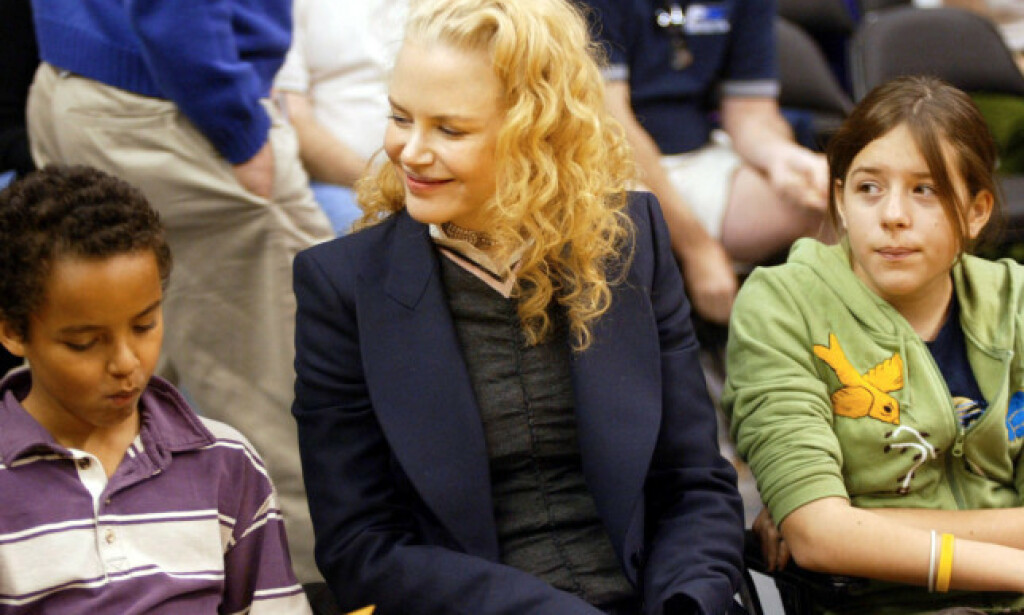 MED MAMMA: Det finnes få bilder av Nicole Kidman og barna Isabella og Conner. Her er de sammen på en Lakers-kamp i Los Angeles i 2004. Foto: NTB Scanpix MED MAMMA: Det finnes få bilder av Nicole Kidman og barna Isabella og Conner. Her er de sammen på en Lakers-kamp i Los Angeles i 2004. Foto: NTB Scanpix