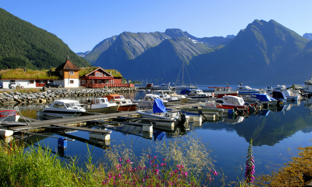 SÆBØ: Den lille bygda Sæbø ligger i Ørsta kommune, og har omtrent 350 innbyggere. Bygda ligger ved Hjørundfjorden og er omgitt av de spektakulære Sunnmørsalpene. Foto: NTB Scanpix SÆBØ: Den lille bygda Sæbø ligger i Ørsta kommune, og har omtrent 350 innbyggere. Bygda ligger ved Hjørundfjorden og er omgitt av de spektakulære Sunnmørsalpene. Foto: NTB Scanpix