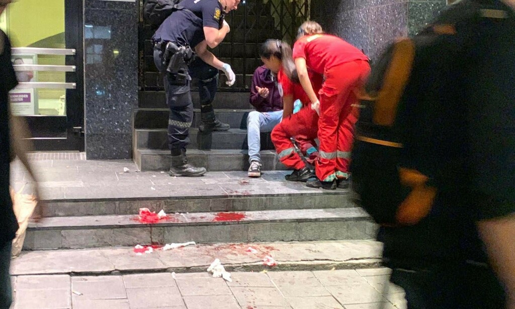 VOLDSHENDELSE: Natt til søndag ble en mann slått ned på gata i Oslo. Politiet søkte etter tre personer som løp fra stedet, men har ikke pågrepet noen. Foto: Tipser.no/Daniel D. Laabak VOLDSHENDELSE: Natt til søndag ble en mann slått ned på gata i Oslo. Politiet søkte etter tre personer som løp fra stedet, men har ikke pågrepet noen. Foto: Tipser.no/Daniel D. Laabak