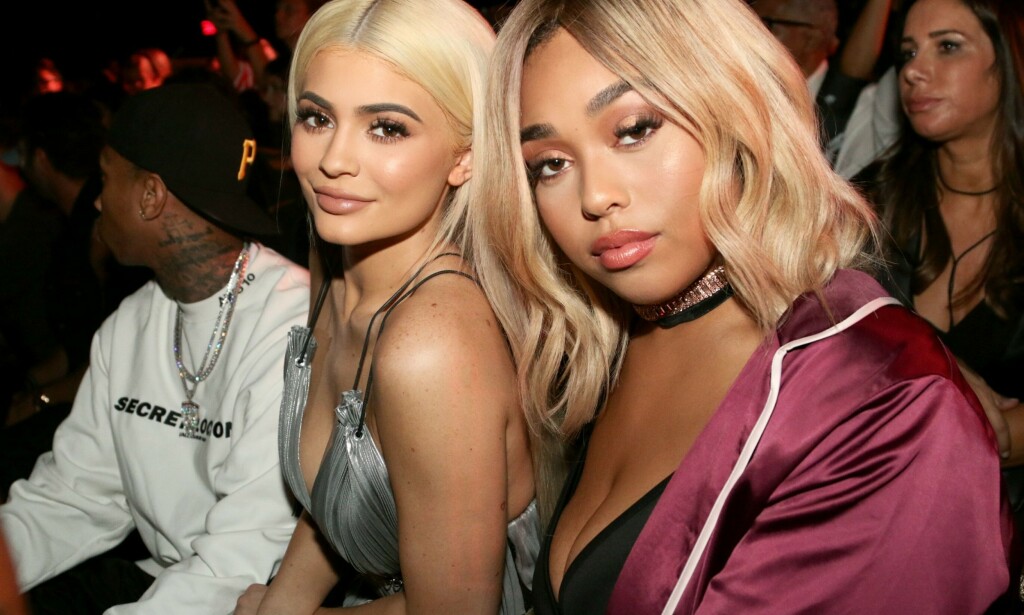 BESTEVENNINNER: Jordyn Woods var for mange godt kjent som bestevenninnen til Kylie Jenner da skandalen slo ned som ei bombe i kjendispressen verden over. Foto: NTB Scanpix BESTEVENNINNER: Jordyn Woods var for mange godt kjent som bestevenninnen til Kylie Jenner da skandalen slo ned som ei bombe i kjendispressen verden over. Foto: NTB Scanpix