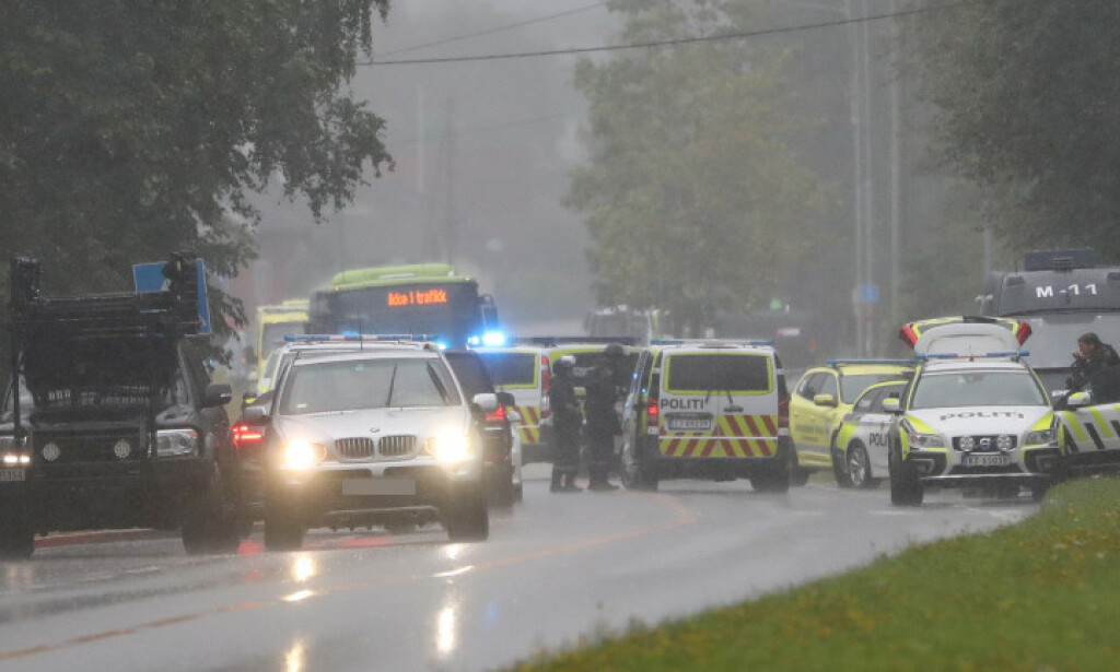 MASSIVT OPPBUD: Politiet og helsepersonell har et massivt oppbud på stedet. Foto: Christian Roth Christensen / Dagbladet MASSIVT OPPBUD: Politiet og helsepersonell har et massivt oppbud på stedet. Foto: Christian Roth Christensen / Dagbladet