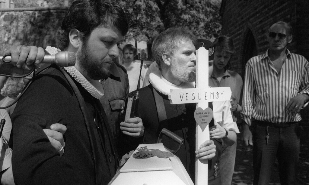 KONTROVERSIELLE: Ludvig Nessa (t.v) og avdøde Børre Knudsen har skapt mye blest med sine abortdemonstrasjoner de siste 40 åra. Her er de fotografert i 1988, da de forsøkte å begrave en babykiste på Vår Frelsers Gravlund i Oslo. Foto: NTB scanpix KONTROVERSIELLE: Ludvig Nessa (t.v) og avdøde Børre Knudsen har skapt mye blest med sine abortdemonstrasjoner de siste 40 åra. Her er de fotografert i 1988, da de forsøkte å begrave en babykiste på Vår Frelsers Gravlund i Oslo. Foto: NTB scanpix