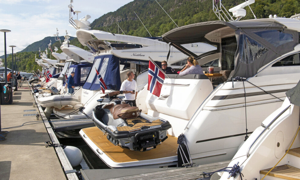 HØYT I KURS: Mange ønsker seg stor båt i segmentet 40-50 fot. Det er som regel en stor investering, så et grundig forarbeid er viktig før en slik investering. Her får du tipsene som hjelper deg på vei. Foto: Trond J. Hansen / Båtmagasinet HØYT I KURS: Mange ønsker seg stor båt i segmentet 40-50 fot. Det er som regel en stor investering, så et grundig forarbeid er viktig før en slik investering. Her får du tipsene som hjelper deg på vei. Foto: Trond J. Hansen / Båtmagasinet