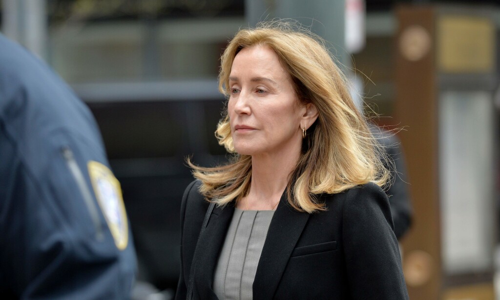 SKYLDIG: Felicity Huffman har sagt seg skyldig og har innrømmet å ha jukset med datteras resultater. Foto: NTB Scanpix SKYLDIG: Felicity Huffman har sagt seg skyldig og har innrømmet å ha jukset med datteras resultater. Foto: NTB Scanpix