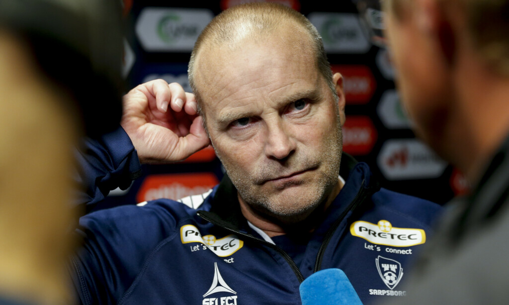 HARDT PRESSET: For et år siden var Geir Bakkes Sarpsborg den mest vellykkede klubben i norsk toppfotball. Nå kan de rykke ned. Da Sarpsborg skulle bygge videre på suksessen gikk alt galt. Det handler om veldig mye mer enn uflaks. Foto: Jan Kåre Ness / NTB scanpix HARDT PRESSET: For et år siden var Geir Bakkes Sarpsborg den mest vellykkede klubben i norsk toppfotball. Nå kan de rykke ned. Da Sarpsborg skulle bygge videre på suksessen gikk alt galt. Det handler om veldig mye mer enn uflaks. Foto: Jan Kåre Ness / NTB scanpix