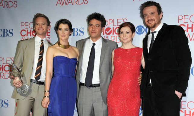 SUKSESS: Neil Patrick Harris og kollegaene gjorde suksess med tv-serien i hele ni sesonger, inntil den siste episoden ble sendt i 2014. Her er gjengen samlet i 2012. Foto: NTB Scanpix SUKSESS: Neil Patrick Harris og kollegaene gjorde suksess med tv-serien i hele ni sesonger, inntil den siste episoden ble sendt i 2014. Her er gjengen samlet i 2012. Foto: NTB Scanpix