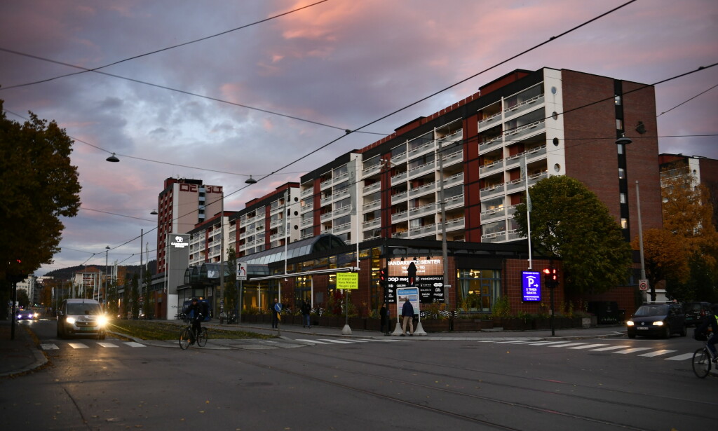 SANDAKER SENTER: Kvinnen ble pågrepet på Sandaker Senter, like ved Krebs gate, hvor mannen ble pågrepet. Foto: Lars Eivind Bones / Dagbladet SANDAKER SENTER: Kvinnen ble pågrepet på Sandaker Senter, like ved Krebs gate, hvor mannen ble pågrepet. Foto: Lars Eivind Bones / Dagbladet