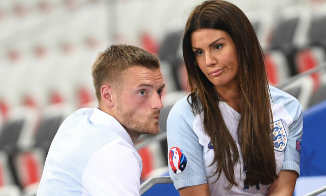 TRØST?: Jamie Vardy og kona Rebekah avbildet etter tapet mot Island. Foto: Mark Large/Daily Mail TRØST?: Jamie Vardy og kona Rebekah avbildet etter tapet mot Island. Foto: Mark Large/Daily Mail