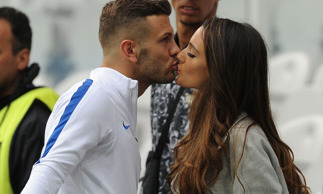 KYSS: Jack Wilshere og Adriana Michael. Foto: Graham Chadwick/Daily Mail KYSS: Jack Wilshere og Adriana Michael. Foto: Graham Chadwick/Daily Mail