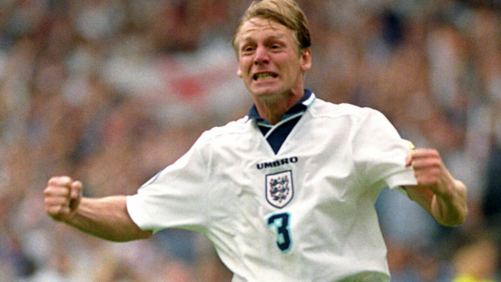 TIDLIGERE SYNDEBUKK: Stuart Pearce feiret straffescoringen hemningsløst. Foto: NTB Scanpix TIDLIGERE SYNDEBUKK: Stuart Pearce feiret straffescoringen hemningsløst. Foto: NTB Scanpix