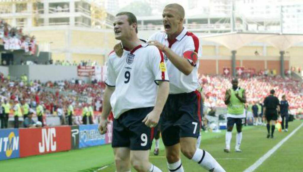 DEBUTEN: Wayne Rooney (da 18 år) debuterte for det engelske landslaget i EM 2004. Her etter scoring i den første kampen. Rooney scora fire mål i mesterskapet, og fikk sitt gjennombrudd. Foto: NTB Scanpix DEBUTEN: Wayne Rooney (da 18 år) debuterte for det engelske landslaget i EM 2004. Her etter scoring i den første kampen. Rooney scora fire mål i mesterskapet, og fikk sitt gjennombrudd. Foto: NTB Scanpix