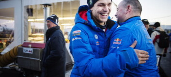 Rally-Mikkelsen opp på pallen: - Jeg er lei av å kjøre sakte Rally-Mikkelsen opp på pallen: - Jeg er lei av å kjøre sakte