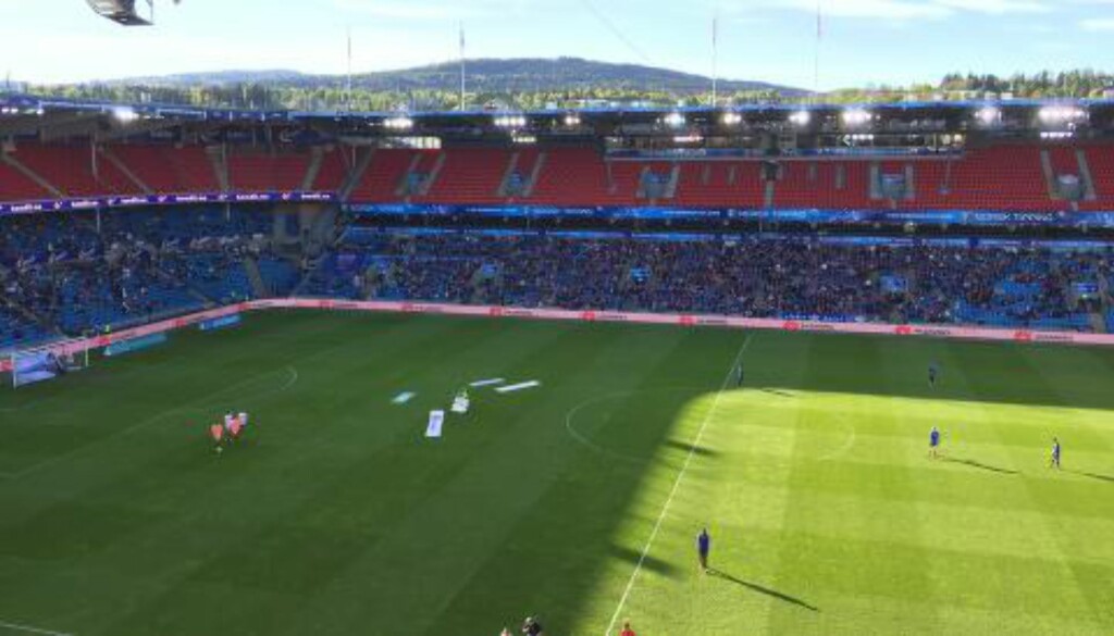 MANGE TOMME SETER: Ullevaal har hatt bedre oppmøte på 16. mai enn i går. Tilskuertallet ble oppgitt til å være drøye 9000. Foto: Tore Ulrik Bratland MANGE TOMME SETER: Ullevaal har hatt bedre oppmøte på 16. mai enn i går. Tilskuertallet ble oppgitt til å være drøye 9000. Foto: Tore Ulrik Bratland