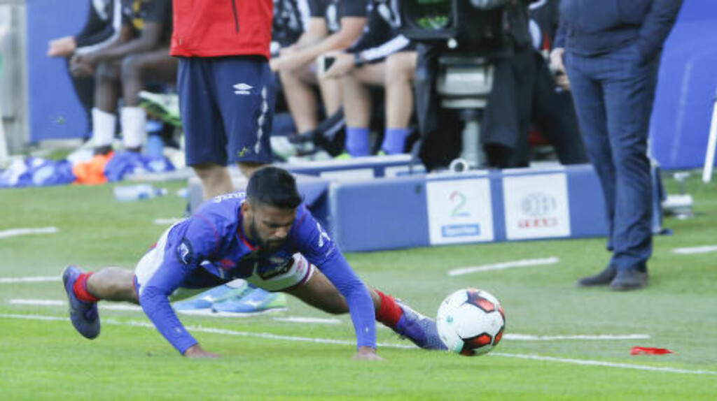 GULE KORT: Ghayas Zahid er blant spillerne som må stå over mot Strømsgodset søndag. Foto: Terje Pedersen / NTB scanpix GULE KORT: Ghayas Zahid er blant spillerne som må stå over mot Strømsgodset søndag. Foto: Terje Pedersen / NTB scanpix