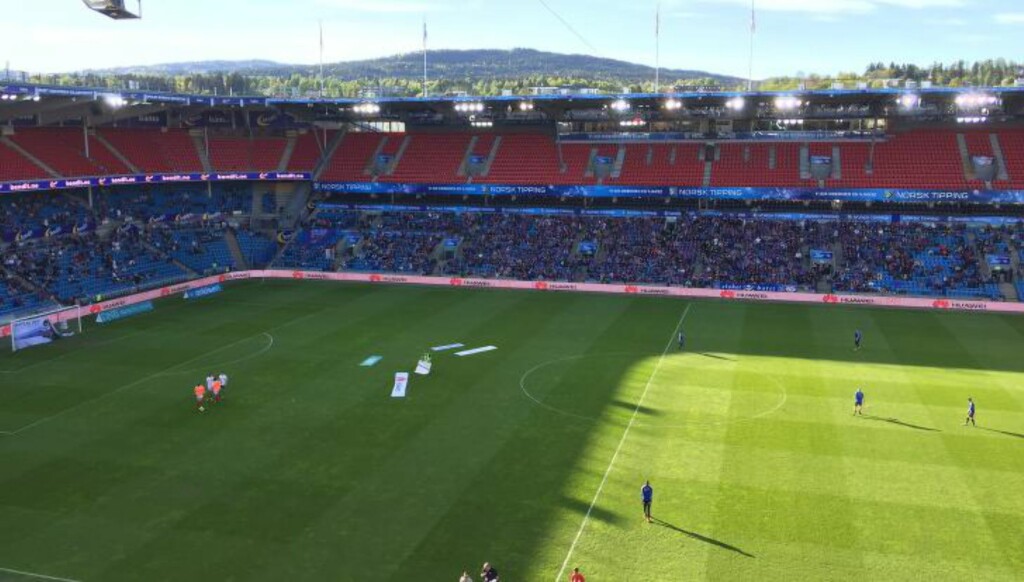 GLISSENT: Ut fra forutsetningene i Oslo var det heller glissent på Ullevaal mandag kveld. Foto: Tore Ulrik Bratland GLISSENT: Ut fra forutsetningene i Oslo var det heller glissent på Ullevaal mandag kveld. Foto: Tore Ulrik Bratland