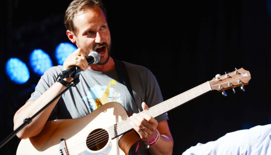 Kronprins Haakon synger i sin egen 40-årsdag Kronprins Haakon synger i sin egen 40-årsdag
