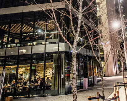 GLASS OG STÅL: Restaurant Vaaghals er kjent som en av de beste restaurantene i Barcode. Foto: Thomas Rasmus Skaug GLASS OG STÅL: Restaurant Vaaghals er kjent som en av de beste restaurantene i Barcode. Foto: Thomas Rasmus Skaug
