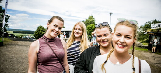 - I går kveld kom det en gutt bort og bare slengte ut tissen sin - I går kveld kom det en gutt bort og bare slengte ut tissen sin