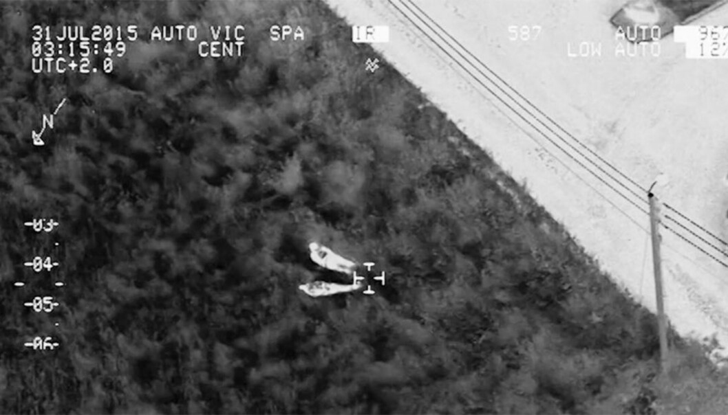 Se hvordan politiet brukte helikopter og varmesøkende kamera for å finne gjerningsmennene Se hvordan politiet brukte helikopter og varmesøkende kamera for å finne gjerningsmennene