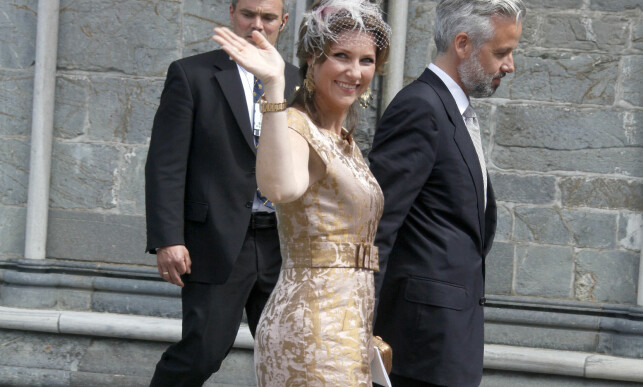 HOLDT HENDER: Nyheten om at prinsesse Märtha Louise (44) og hennes ektemann gjennom 14 år, Ari Behn (43) går hvert til sitt, ble annonsert av Slottet like før klokka seks i kveld. Foto: Stella Pictures HOLDT HENDER: Nyheten om at prinsesse Märtha Louise (44) og hennes ektemann gjennom 14 år, Ari Behn (43) går hvert til sitt, ble annonsert av Slottet like før klokka seks i kveld. Foto: Stella Pictures