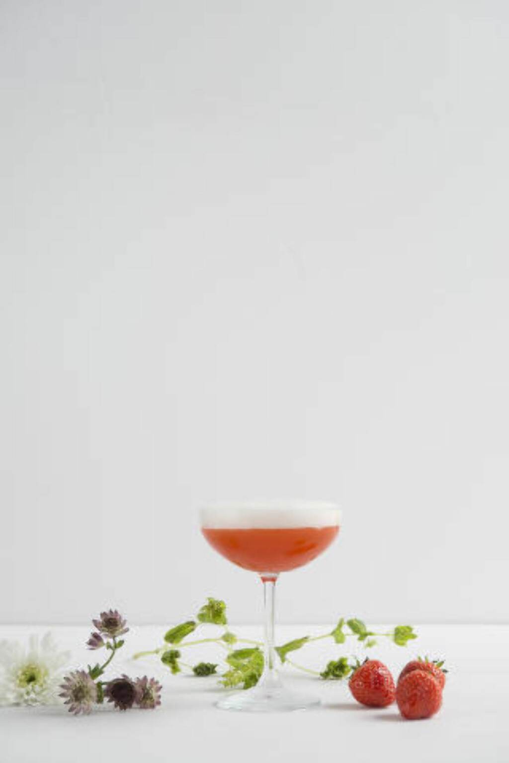 MIDTSOMMERNATTSDRØM: Denne drinken gir smaken av sommer, uansett vær. Foto: ANNE VALEUR MIDTSOMMERNATTSDRØM: Denne drinken gir smaken av sommer, uansett vær. Foto: ANNE VALEUR
