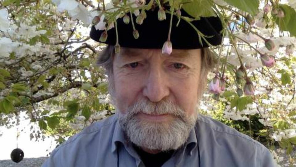 DELER EGNE DIKT: Lyriker og diktlærer, Helge Torvund, deler daglig egne dikt i sosiale medier. Foto: Privat DELER EGNE DIKT: Lyriker og diktlærer, Helge Torvund, deler daglig egne dikt i sosiale medier. Foto: Privat
