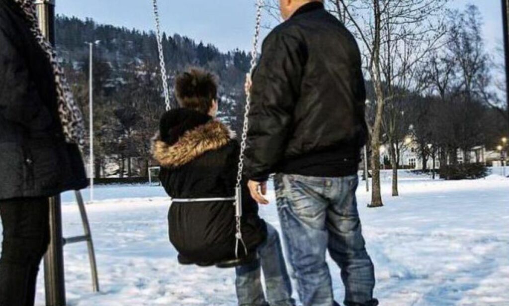 image: Da mora ble fratatt barnet meldte besteforeldrene seg som fosterforeldre. De ble aldri engang vurdert
