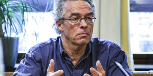 image: Rasmus Hansson: - De andre partiene bare bitcher
