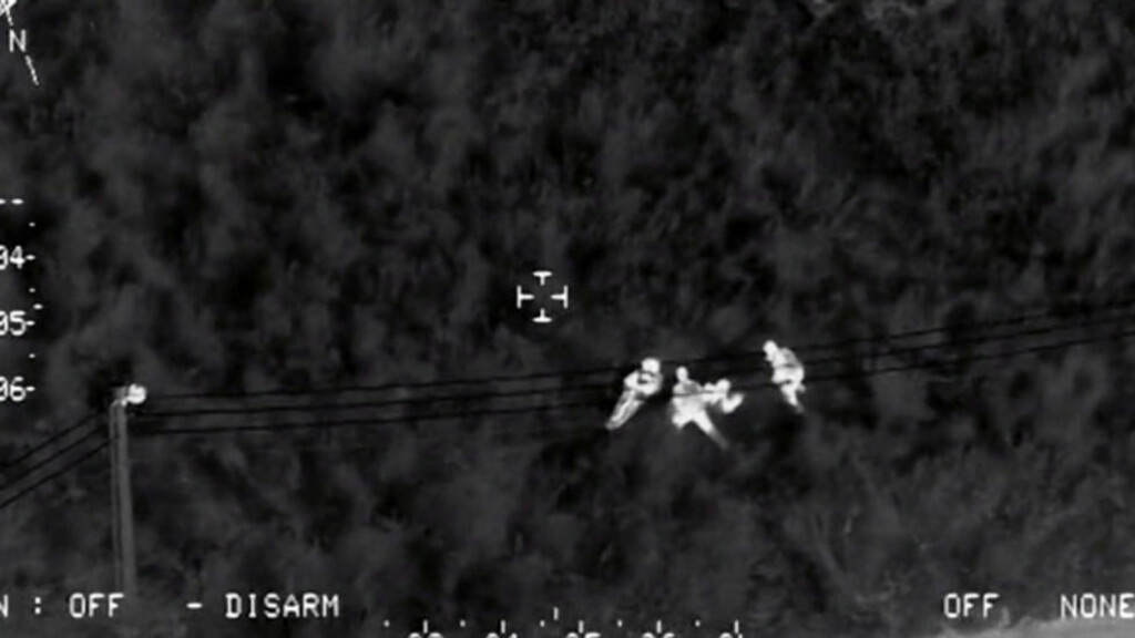 AVSLØRT: Da to litauiske menn var i ferd med å bryte seg inn i en villa i Buskerud, ble politiet varslet av en årvåken nabo. Politihelikopteret fant de to til slutt mens de forsøkte å gjemme seg i en åker, under en høyspentlinje. Foto: Politiet AVSLØRT: Da to litauiske menn var i ferd med å bryte seg inn i en villa i Buskerud, ble politiet varslet av en årvåken nabo. Politihelikopteret fant de to til slutt mens de forsøkte å gjemme seg i en åker, under en høyspentlinje. Foto: Politiet