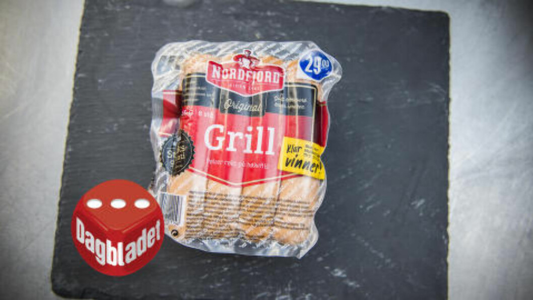 <strong>BLØT:</strong> Ikke noen dårlig pølse på smak, men konsistensen trekker ned. Det samme gjør skinnet. Foto: ENDRE VELLENE <strong>BLØT:</strong> Ikke noen dårlig pølse på smak, men konsistensen trekker ned. Det samme gjør skinnet. Foto: ENDRE VELLENE