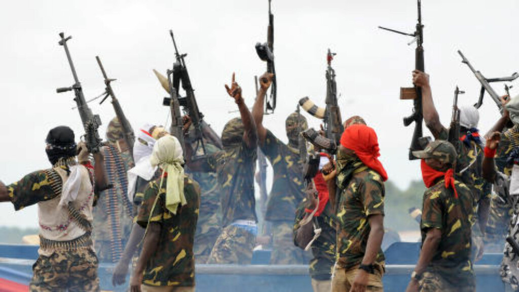 OPPRØRERE:I 2009 inngikk MEND-geriljaen en fredsavtale med myndighetene i Nigeria. I bytte fikk Tompolo en hundremillioners-avtale om å sørge for landet kystvakt. Foto: AFP OPPRØRERE:I 2009 inngikk MEND-geriljaen en fredsavtale med myndighetene i Nigeria. I bytte fikk Tompolo en hundremillioners-avtale om å sørge for landet kystvakt. Foto: AFP