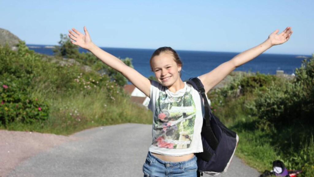 DØDE AV KVELNINGSLEK: Annie Vårin Unneberg (14) fra Høvik døde av leken «choking game» i 2013. Den livsfarlige leken spres blant barn og unge gjennom sosiale medier, særlig Youtube der det ligger hundretusenvis av videoer av barn som får seg selv og andre til å besvime. Foto: Privat DØDE AV KVELNINGSLEK: Annie Vårin Unneberg (14) fra Høvik døde av leken «choking game» i 2013. Den livsfarlige leken spres blant barn og unge gjennom sosiale medier, særlig Youtube der det ligger hundretusenvis av videoer av barn som får seg selv og andre til å besvime. Foto: Privat