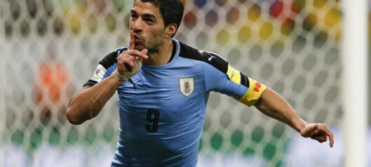 Suárez tilbake med scoring etter biteepisoden Suárez tilbake med scoring etter biteepisoden