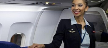 Flyvertinnene raste etter å ha blitt beordret til å bruke hijab. Nå snur selskapet Flyvertinnene raste etter å ha blitt beordret til å bruke hijab. Nå snur selskapet