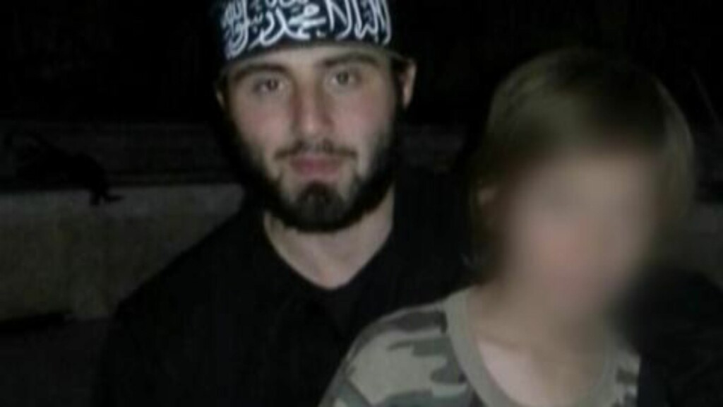 SKAL HA VÆRT I KONTAKT: Abu Aluevitsj Edelbijev fra Fredrikstad ble drept i Syria desember 2014. Den nå terrortiltalte tsjetsjeneren skal ha vært i kontakt med Edelbijev, ifølge VG. Foto: privat SKAL HA VÆRT I KONTAKT: Abu Aluevitsj Edelbijev fra Fredrikstad ble drept i Syria desember 2014. Den nå terrortiltalte tsjetsjeneren skal ha vært i kontakt med Edelbijev, ifølge VG. Foto: privat