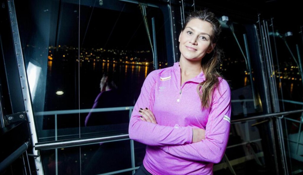 PÅ OPPTUR: Amanda Kurtovic og de norske håndballdamene reiste i går med ferga til Danmark. For Amanda er det en gedigen opptur å være tilbake i VM. Foto: BJØRN LANGSEM PÅ OPPTUR: Amanda Kurtovic og de norske håndballdamene reiste i går med ferga til Danmark. For Amanda er det en gedigen opptur å være tilbake i VM. Foto: BJØRN LANGSEM