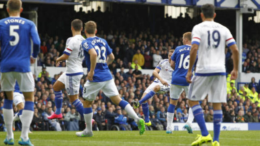 2-1: Nemanja Matic reduserer med et drømmetreff. Foto: Reuters / Ed Sykes/NTB Scanpix 2-1: Nemanja Matic reduserer med et drømmetreff. Foto: Reuters / Ed Sykes/NTB Scanpix