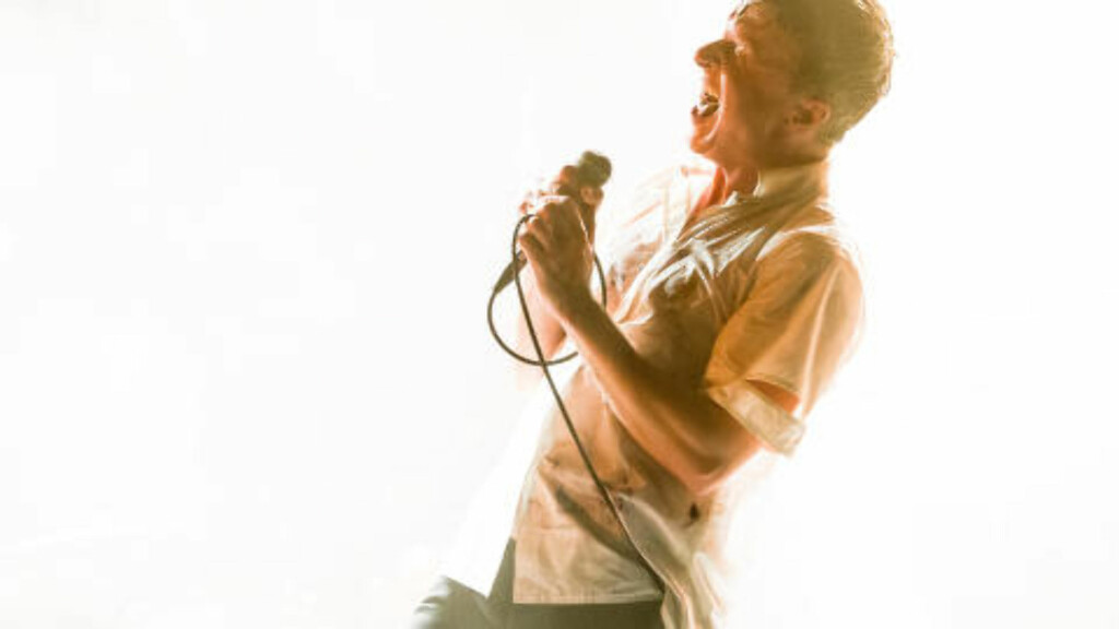 JERNGIVER: Rumble in Rhodos-vokalist Thomas Bratlie Haugland er kjent for å gi jernet på scenen. Her fra en konsert på Parkteateret for to år siden. Foto: SCANPIX JERNGIVER: Rumble in Rhodos-vokalist Thomas Bratlie Haugland er kjent for å gi jernet på scenen. Her fra en konsert på Parkteateret for to år siden. Foto: SCANPIX