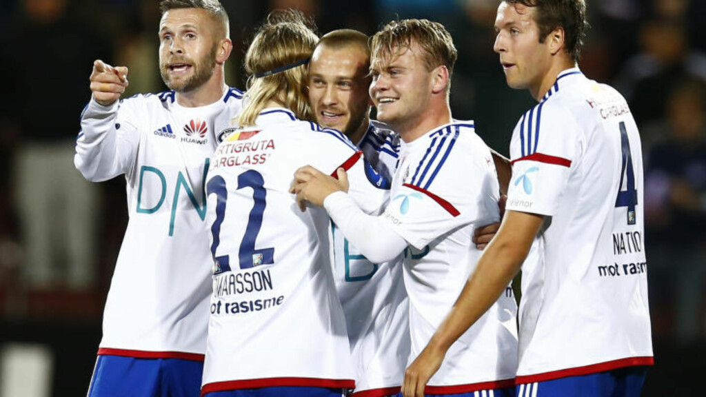 SKRU: VIF-spillerne feirer Enar Jääger (i midten) som satte inn 1-0 mot Mjøndalen på vakkert vis.
Foto: Heiko Junge / NTB scanpix SKRU: VIF-spillerne feirer Enar Jääger (i midten) som satte inn 1-0 mot Mjøndalen på vakkert vis.
Foto: Heiko Junge / NTB scanpix