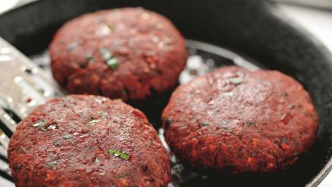 KJØTTFRI BURGER: De ser nesten tartaraktige ut, takket være at rødbeter er hovedingrediensen. Foto: NINA DREYER HENSLEY & JIM HENSLEY KJØTTFRI BURGER: De ser nesten tartaraktige ut, takket være at rødbeter er hovedingrediensen. Foto: NINA DREYER HENSLEY & JIM HENSLEY