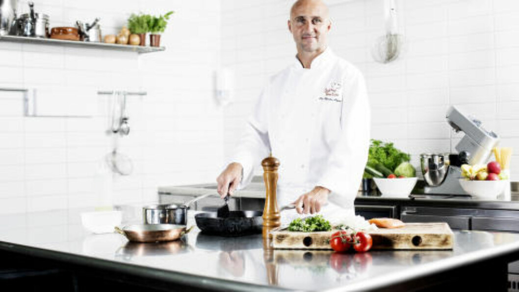 <strong>LINSER:</strong> Kokken Ole Martin Alfsen i Godt Levert anbefaler gulrot-og linsesuppe om du vil spise godt og bruke lite penger. Han bruker linser både i supper, gryteretter, stuinger og som tilbehør. Foto:GODT LEVERT <strong>LINSER:</strong> Kokken Ole Martin Alfsen i Godt Levert anbefaler gulrot-og linsesuppe om du vil spise godt og bruke lite penger. Han bruker linser både i supper, gryteretter, stuinger og som tilbehør. Foto:GODT LEVERT