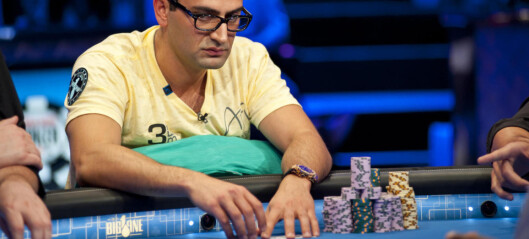 Tisset på flaske under pokerturnering for å vinne bisart veddemål: - Jeg er flau Tisset på flaske under pokerturnering for å vinne bisart veddemål: - Jeg er flau