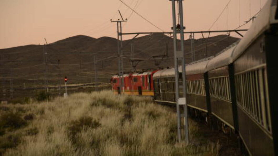 <strong>PÅ SKINNER:</strong> Skinnegangen strekker 1600 kilometer tvers gjennom Sør-Afrika fra Pretoria til Cape Town. Foto: RONNY FRIMANN <strong>PÅ SKINNER:</strong> Skinnegangen strekker 1600 kilometer tvers gjennom Sør-Afrika fra Pretoria til Cape Town. Foto: RONNY FRIMANN
