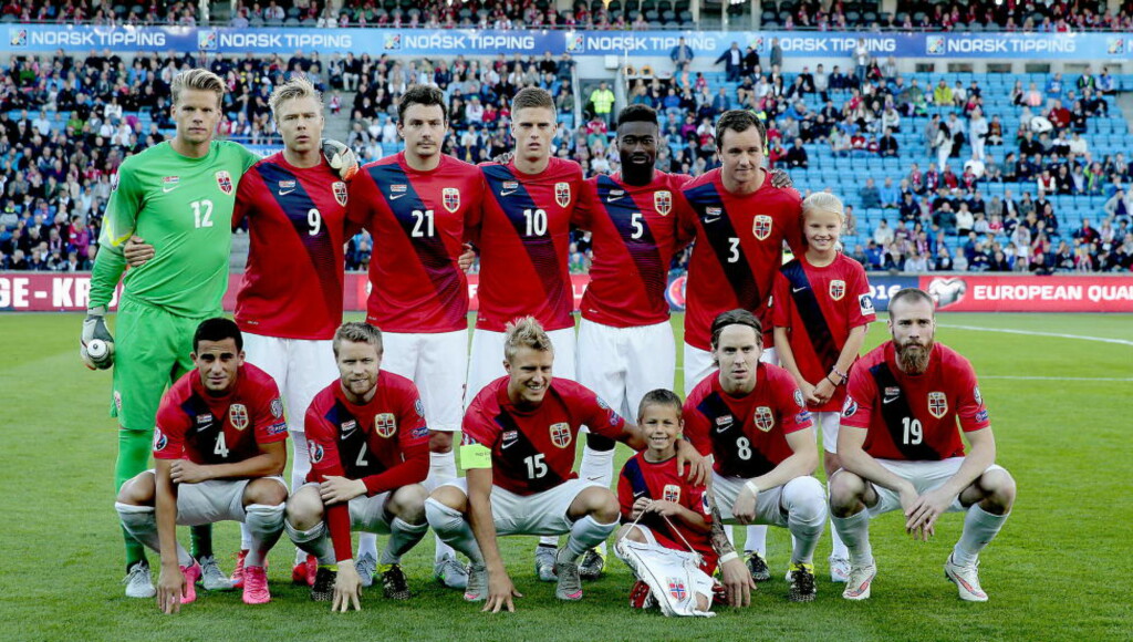 NYE SLAG: Det norske landslaget på Ullevaal Stadion før EM-kvalifiseringskampen mot Kroatia i september. Foran fra venstre: Stefan Strandberg , Tom Høgli , Per Ciljan Skjelbred , Stefan Johansen og Jo Inge Berget . Bak fra venstre: Ørjan Nyland , Alexander Søderlund , Vegard Forren , Markus Henriksen , Alexander Tetty og Even Hovland. Nå venter nye viktige kamper mot Malta og Italia. Foto: Bjørn Langsem / Dagbladet NYE SLAG: Det norske landslaget på Ullevaal Stadion før EM-kvalifiseringskampen mot Kroatia i september. Foran fra venstre: Stefan Strandberg , Tom Høgli , Per Ciljan Skjelbred , Stefan Johansen og Jo Inge Berget . Bak fra venstre: Ørjan Nyland , Alexander Søderlund , Vegard Forren , Markus Henriksen , Alexander Tetty og Even Hovland. Nå venter nye viktige kamper mot Malta og Italia. Foto: Bjørn Langsem / Dagbladet