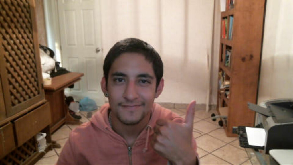 STUDENT: Adán sier han har fryktet for sitt eget liv etter han kom tilbake til Mexico, men å gjemme seg er ikke aktuelt. Dagbladet snakket med ham via skype fra Mexico by. Foto: Skjermdump STUDENT: Adán sier han har fryktet for sitt eget liv etter han kom tilbake til Mexico, men å gjemme seg er ikke aktuelt. Dagbladet snakket med ham via skype fra Mexico by. Foto: Skjermdump