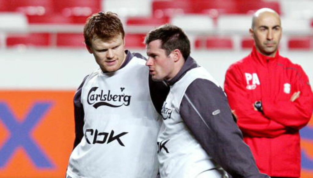 LAGKAMERATER: John Arne Riise og Jamie Carragher. Foto: REUTERS/Nacho Doce LAGKAMERATER: John Arne Riise og Jamie Carragher. Foto: REUTERS/Nacho Doce
