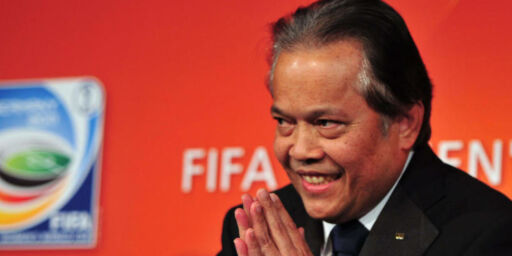 image: FIFA suspenderer nok en fotballtopp