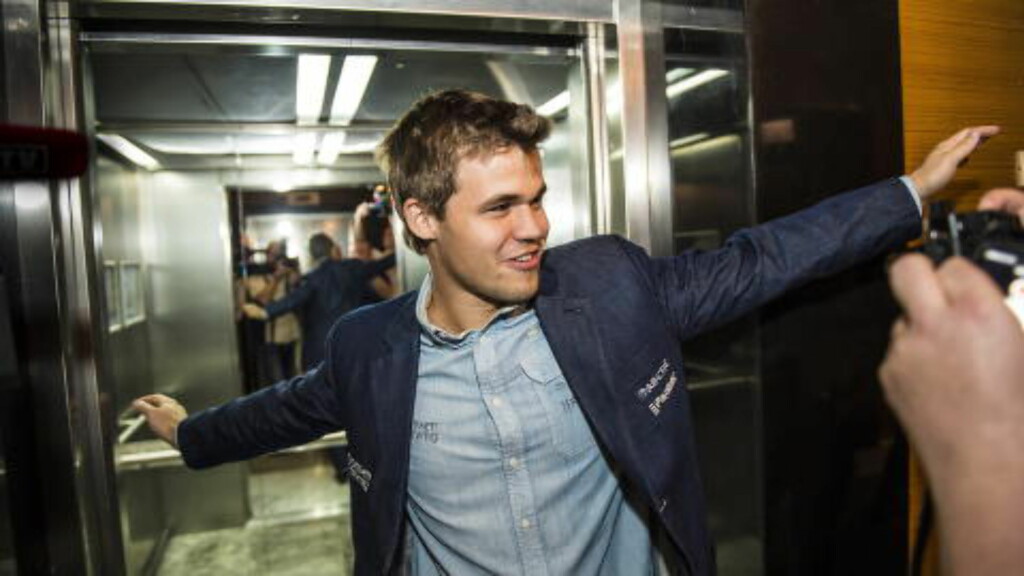 SOLID: Magnus Carlsen er å nære å sikre seg VM-tittelen i hurtigsjakk.Han kan også ta en ny tittel i lynsjakk seinere denne uka.Foto: Lars Eivind Bones / Dagbladet SOLID: Magnus Carlsen er å nære å sikre seg VM-tittelen i hurtigsjakk.Han kan også ta en ny tittel i lynsjakk seinere denne uka.Foto: Lars Eivind Bones / Dagbladet