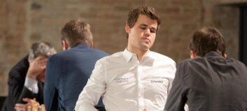 Tøff åpning på dag to for Carlsen i lynsjakk-VM Tøff åpning på dag to for Carlsen i lynsjakk-VM