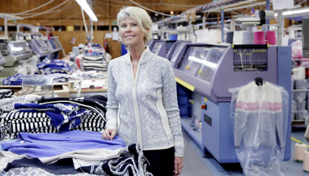 SYNES ULL ER GULL:Hilde Midthjell (55) har de siste to åra rydda opp i tekstil-fabrikken Dale. Hun tror og håper den tradisjonsrike bedriften skal bli en suksess igjen. Foto: Paul S. Amundsen SYNES ULL ER GULL:Hilde Midthjell (55) har de siste to åra rydda opp i tekstil-fabrikken Dale. Hun tror og håper den tradisjonsrike bedriften skal bli en suksess igjen. Foto: Paul S. Amundsen